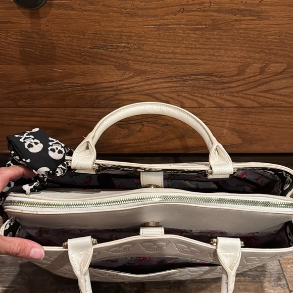 Betsey Johnson Cream Skull Embossed Handbag purse with wallet twilly - Picture 4 of 15